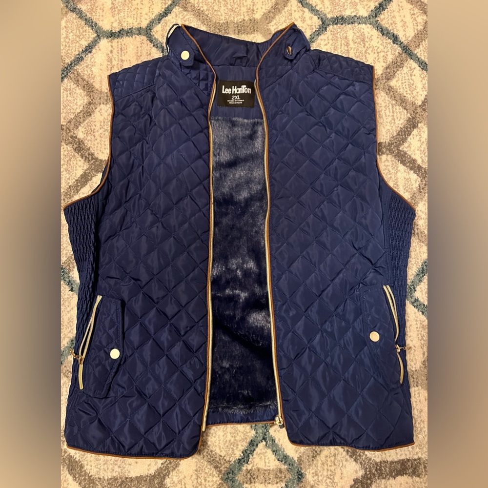 Lee Hanton 2xl brand new vest. Navy blue and brown strips. Just gorgeous!